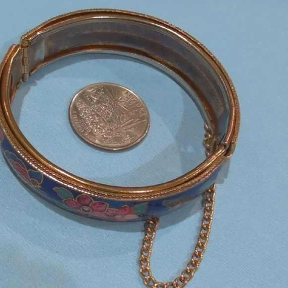 Vintage Floral Enamel Bangle Bracelet And Screw back Earrings with Gold Accents - Picture 8 of 10